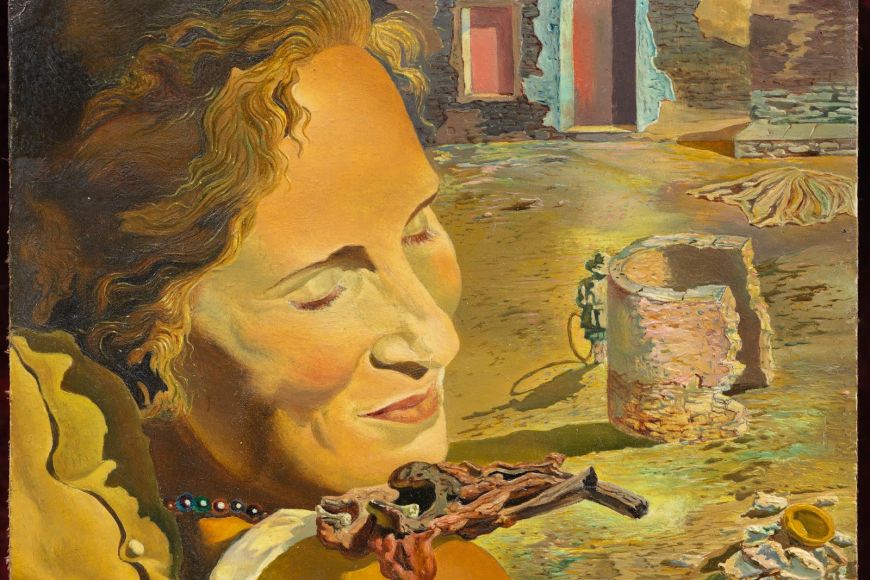 Retrat de Gala amb dues costelles de xai en equilibri sobre la seva espatlla, 1934© Fundació Gala-Salvador Dali Figueres Salvador Dali.