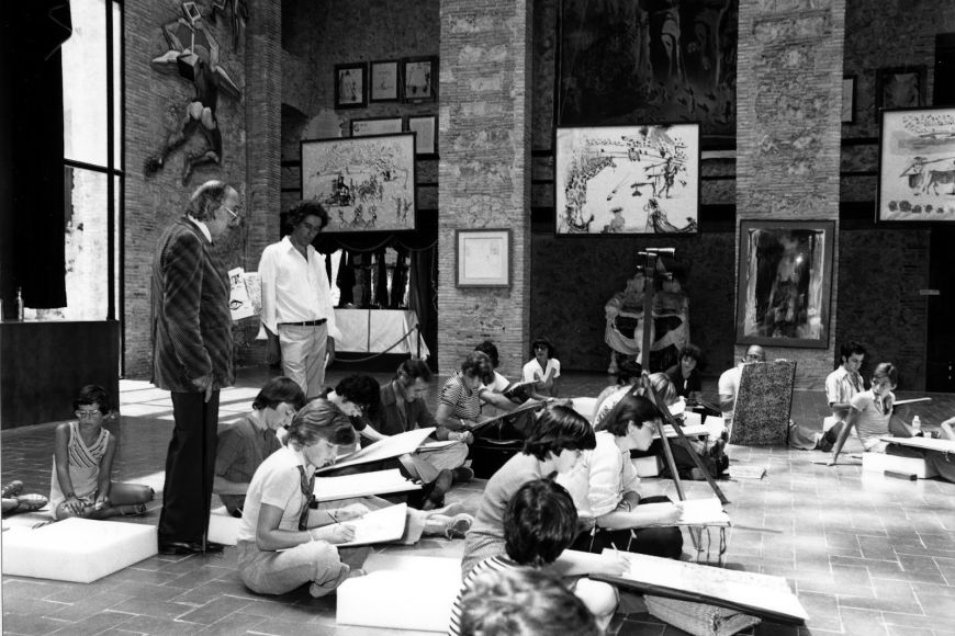 Classes de dibuix, juliol 2016. Foto Melitó Casals 'Meli' / Fundació Gala - Salvador Dalí, 2016. Drets d'imatge de Salvador Dalí reservats. Fundació Gala - Salvador Dalí, 2016 Classes de dibuix, juliol 2016. Foto Melitó Casals 'Meli' / Fundació Gala - Salvador Dalí, 2016. Drets d'imatge de Salvador Dalí reservats. Fundació Gala - Salvador Dalí, 2016