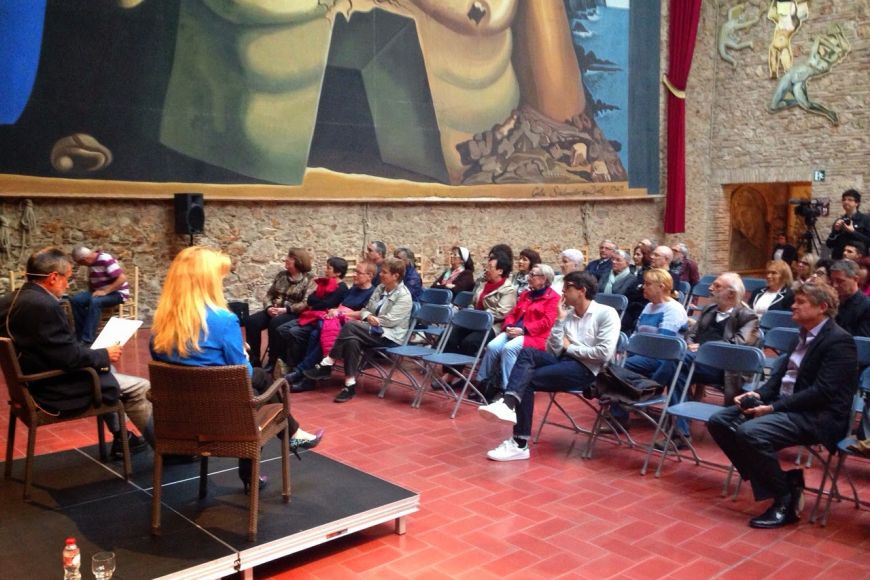 A la conferència els assitents van poder gaudir de moltíssim material fotogràfic i de videos referents al museu de Florida. A la conferència els assitents van poder gaudir de moltíssim material fotogràfic i de videos referents al museu de Florida.