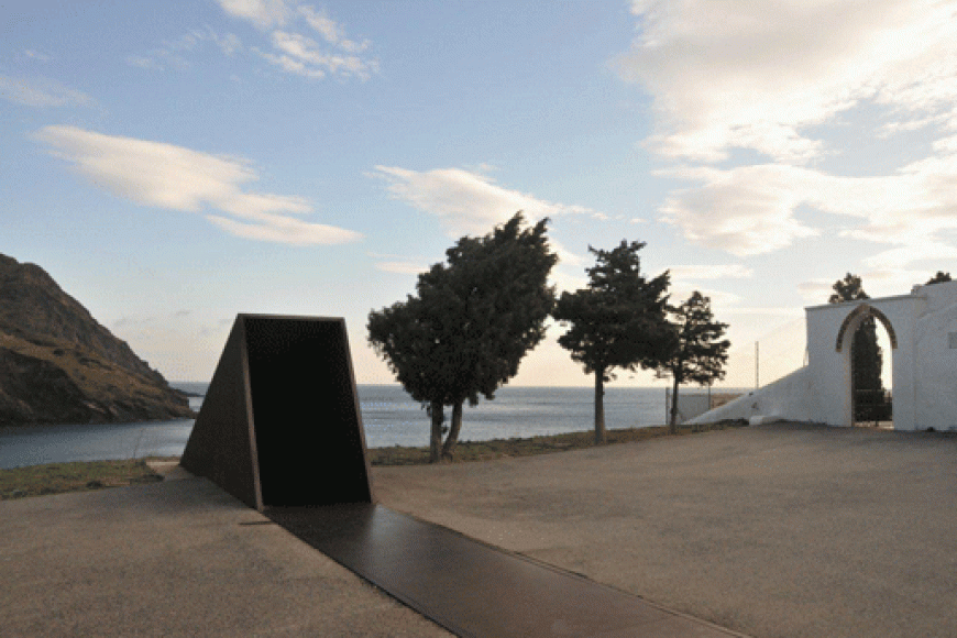 Passatges és el nom del Memorial que l'artista israelià Dani Karavan va dedicar a Walter Benjamin a Portbou Passatges és el nom del Memorial que l'artista israelià Dani Karavan va dedicar a Walter Benjamin a Portbou