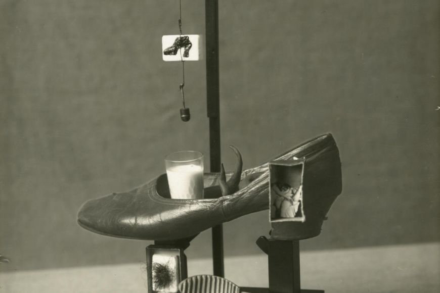 Objecte de funcionament simbòlic, 1931 © Salvador Dalí, Fundació Gala-Salvador Dalí, VEGAP, Figueres, 2019 Objecte de funcionament simbòlic, 1931 © Salvador Dalí, Fundació Gala-Salvador Dalí, VEGAP, Figueres, 2019