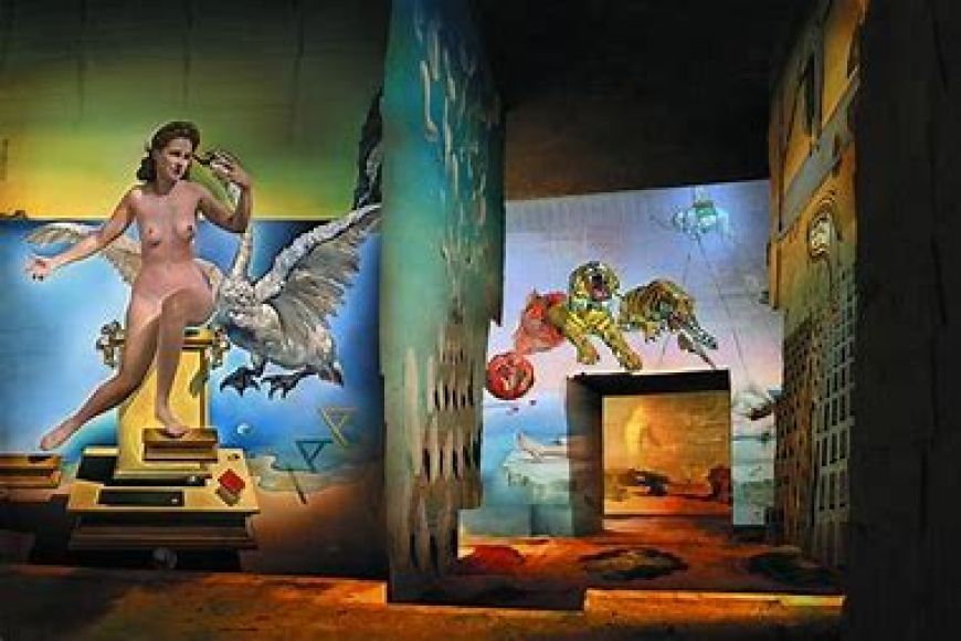 Projeccions digitals a les parets de la pedrera. © 2019. Museo Nacional Thyssen-Bornemisza/Scala, Florence © akg-images © Salvador Dalí, Fundació Gala-Salvador Dalí, ADAGP 2019 Projeccions digitals a les parets de la pedrera. © 2019. Museo Nacional Thyssen-Bornemisza/Scala, Florence © akg-images © Salvador Dalí, Fundació Gala-Salvador Dalí, ADAGP 2019