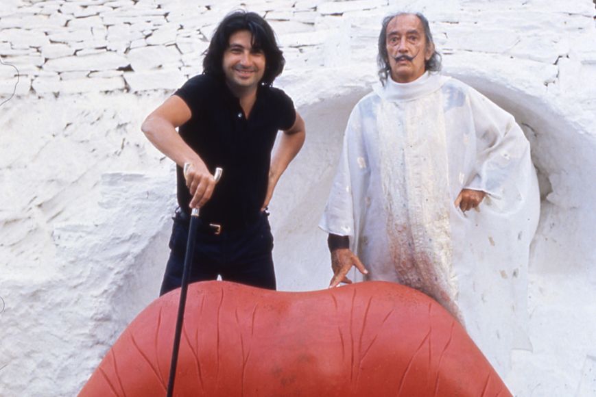 Tusquets i Dalí amb els famosos llavis de Mae West  © Oscar Tusquets Blanca, 1974