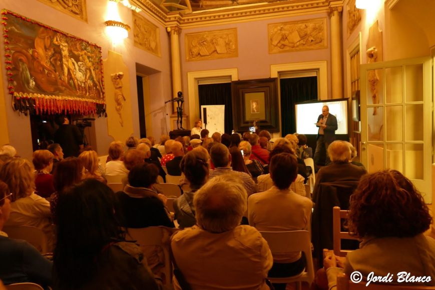 Moment de la conferència al Saló Noble del Teatre-Museu Dalí. | © Jordi Blanco Moment de la conferència al Saló Noble del Teatre-Museu Dalí. | © Jordi Blanco