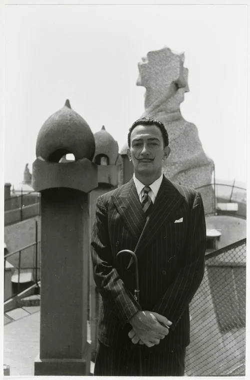 Salvador Dalí al terrat de La Pedrera l’any 1951