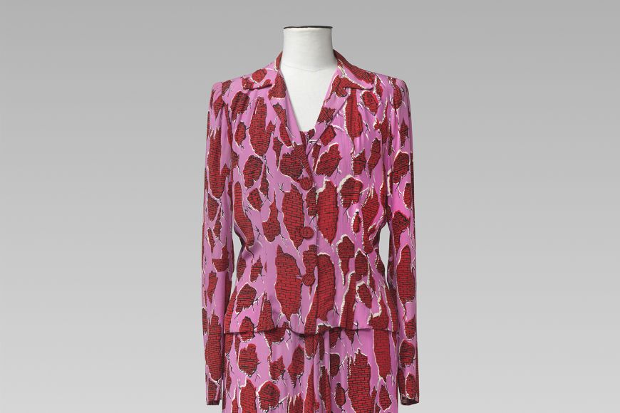 Vestit jaqueta a joc amb estampat trompe-l’oeil per Salvador Dalí, c. 1948 Vestit jaqueta a joc amb estampat trompe-l’oeil per Salvador Dalí, c. 1948