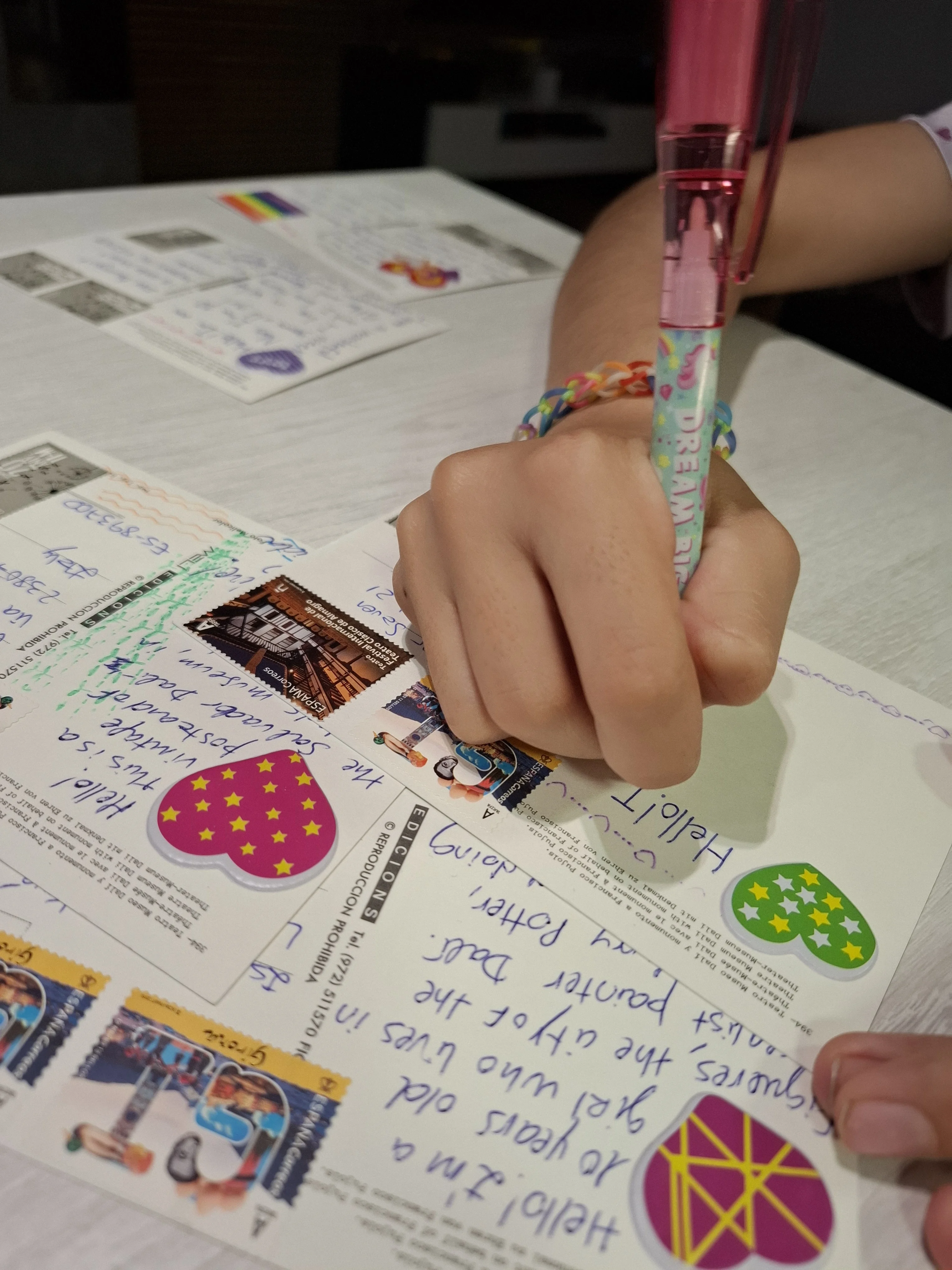 La postal de Meli mostra l’entrada del Teatre-Museu Dalí de Figueres