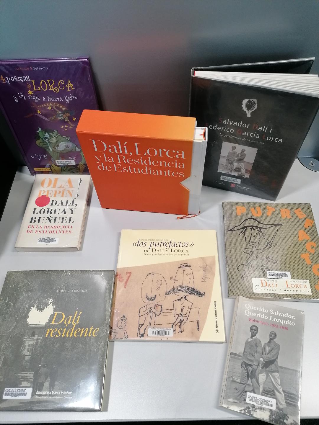 La Biblioteca de Figueres suggereix diverses obres relacionades amb Dalí i Lorca
