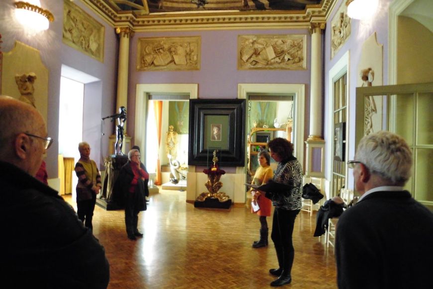 Les visites de Petit Format es fan a primera hora d'obertura, per la qual cosa podíem tenir la Sala només per a nosaltres. Quin plaer! Les visites de Petit Format es fan a primera hora d'obertura, per la qual cosa podíem tenir la Sala només per a nosaltres. Quin plaer!