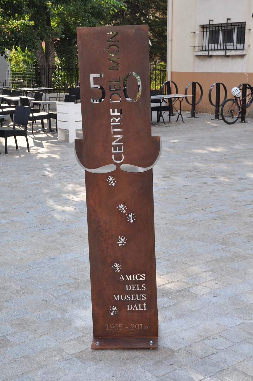 Monòlit a l’Estació de Perpinyà