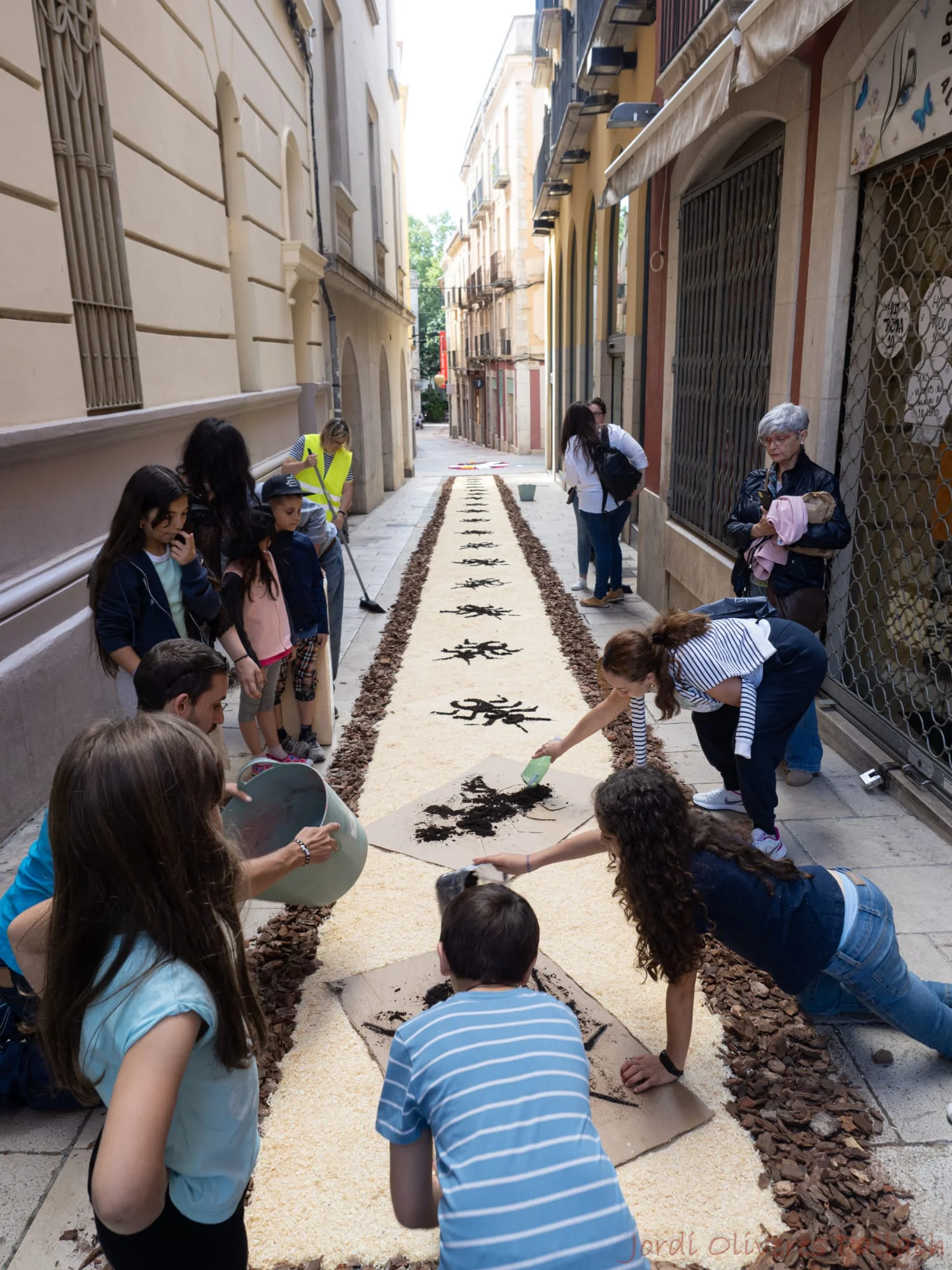 Amics dels Museus Dalí van elaborar l'any 2024 un catifa amb les formigues dalinianes | © Eneida Iglesias