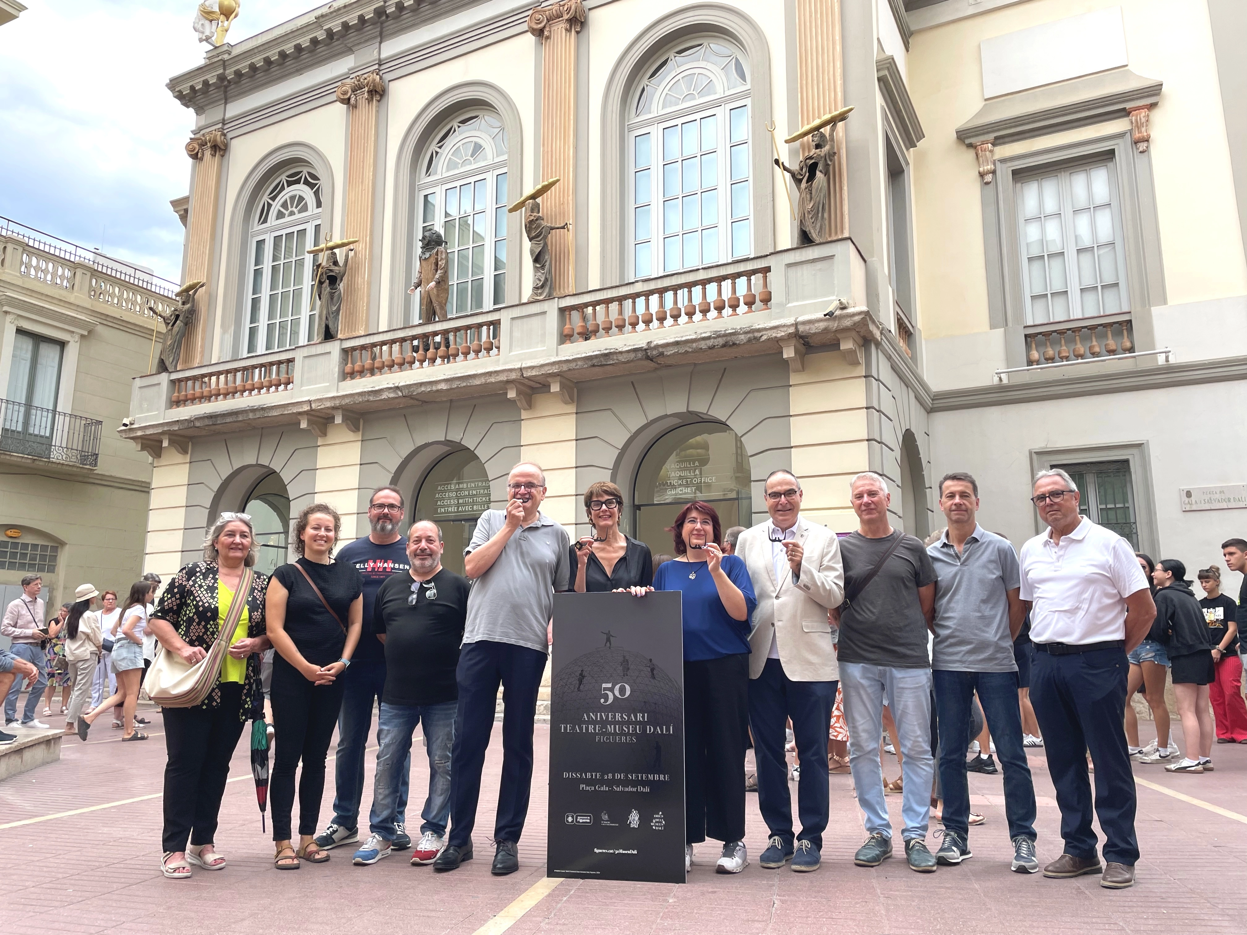 La presentació ha comptat amb representants del Museu Dalí, l'Ajuntament, Amics dels Museus i dels pastissers de Figueres | © Ajuntament de Figueres
