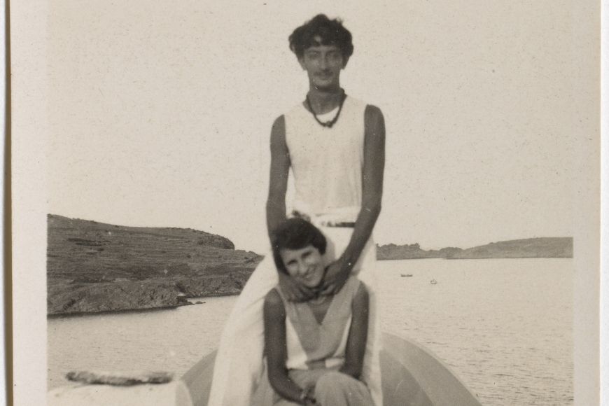 Salvador Dalí i Gala a la terrassa, 1930. | © Drets d’imatge de Dalí i Gala reservats. Salvador Dalí i Gala a la terrassa, 1930. | © Drets d’imatge de Dalí i Gala reservats.