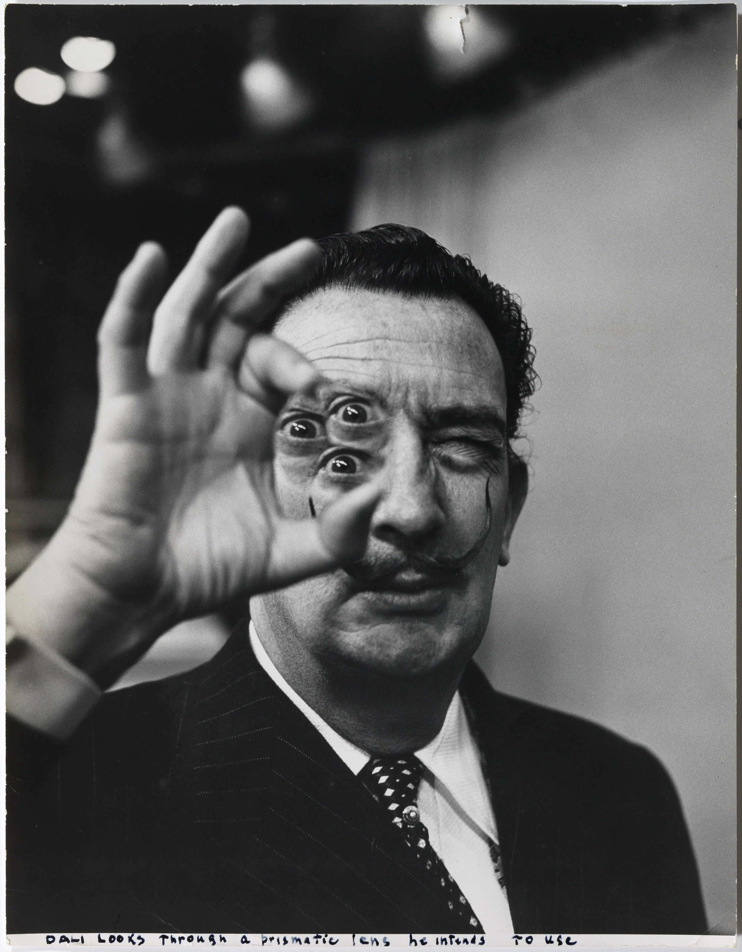 Salvador Dalí al plató del CBS Morning Show 1956 | © Philippe Halsman Estate 2026