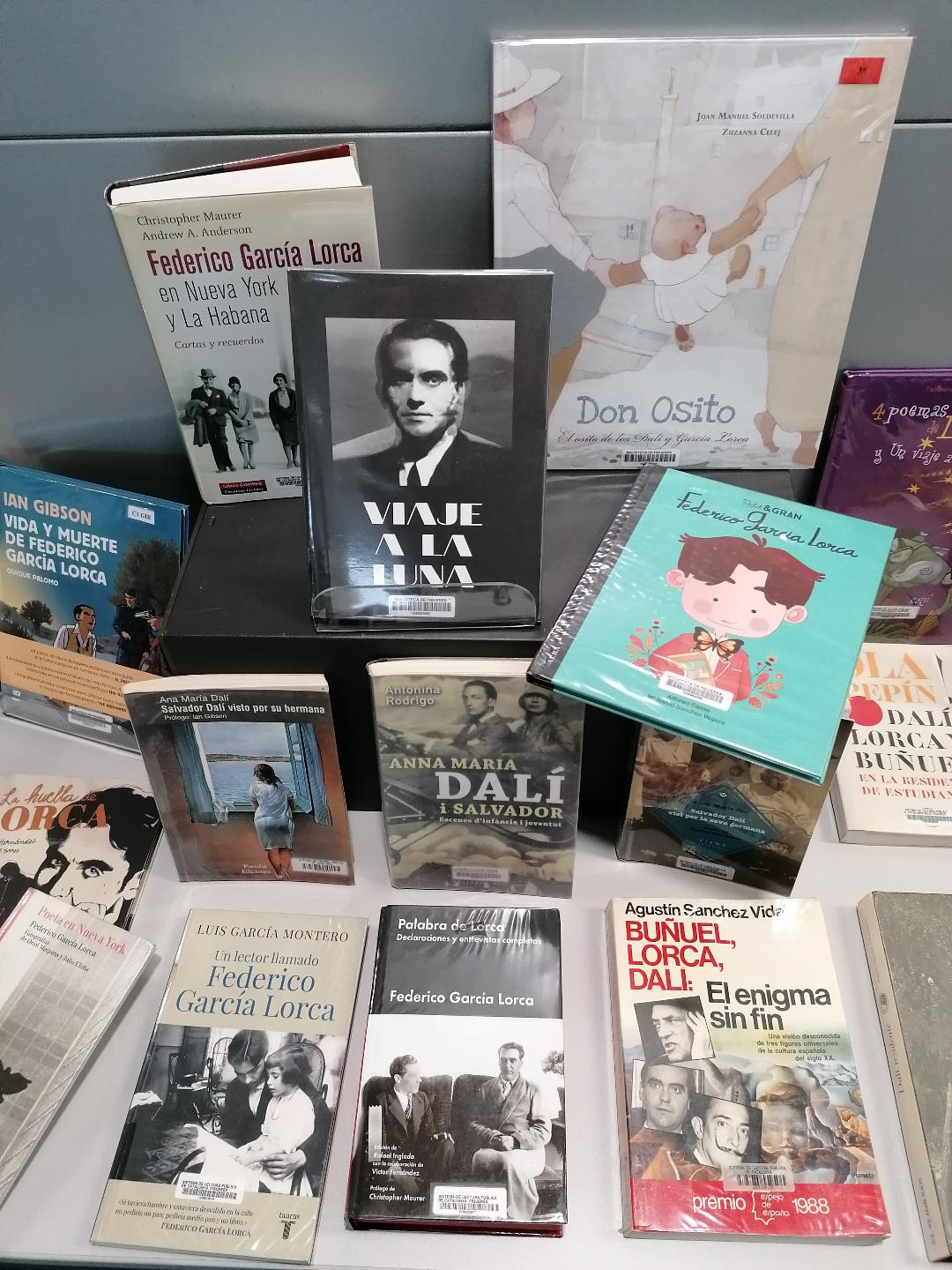 La Biblioteca de Figueres suggereix diverses obres relacionades amb Dalí i Lorca