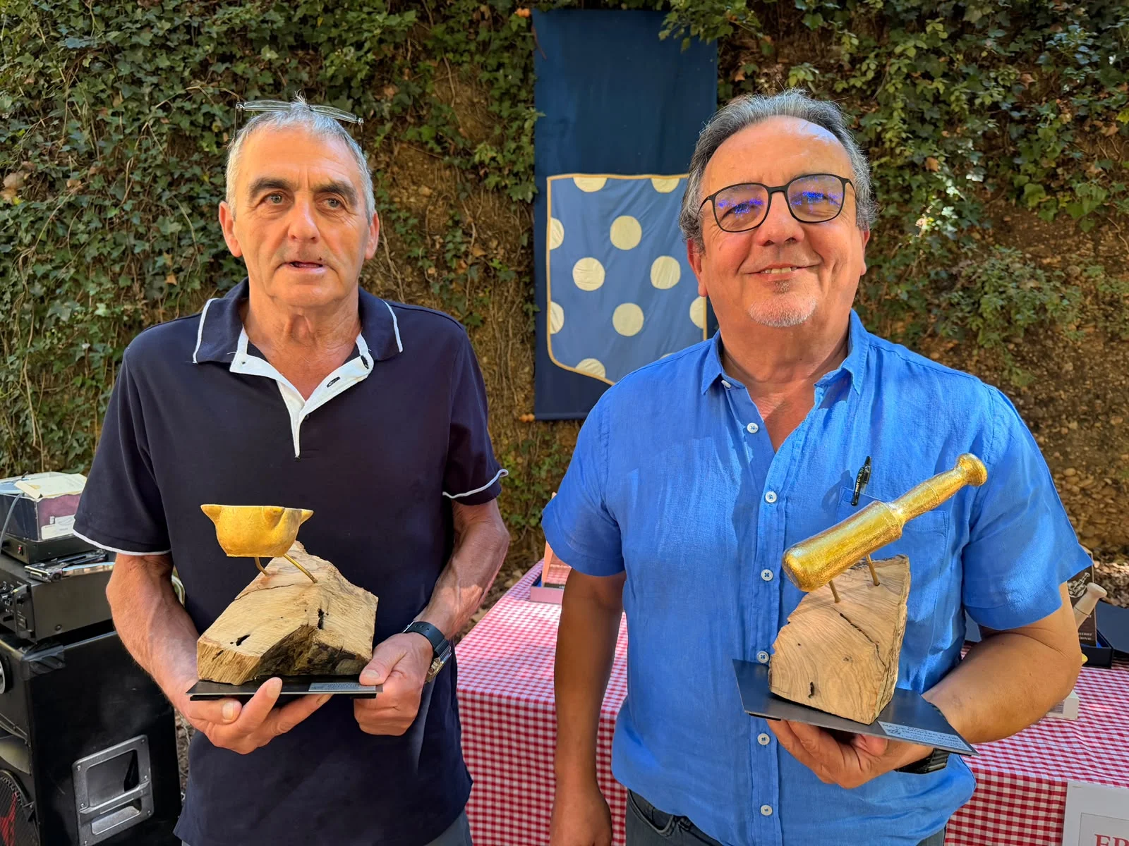 També s’ha lliurat la Mà de Morter d’Or a Francesc Xambo, d’El Trull d’en Francesc, i el Morter d’Or a Josep Colom, de Sant Pau. | © Tramuntana.tv