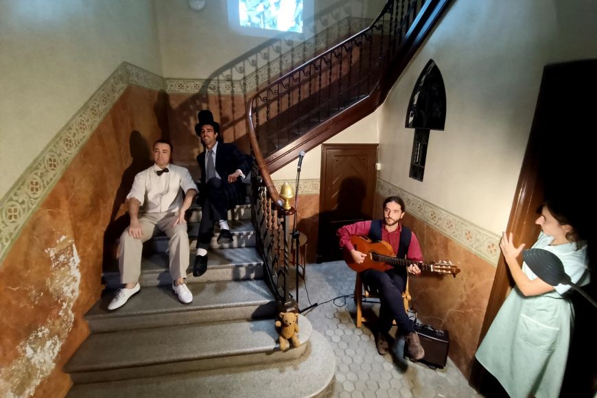 Els tres protagonistes a l'interior de la casa familiar | © Carles Ayats Els tres protagonistes a l'interior de la casa familiar | © Carles Ayats