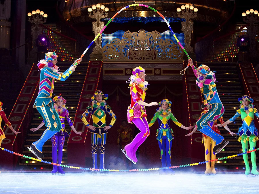 La Troupe Neverland amb salt de corda sobre gel