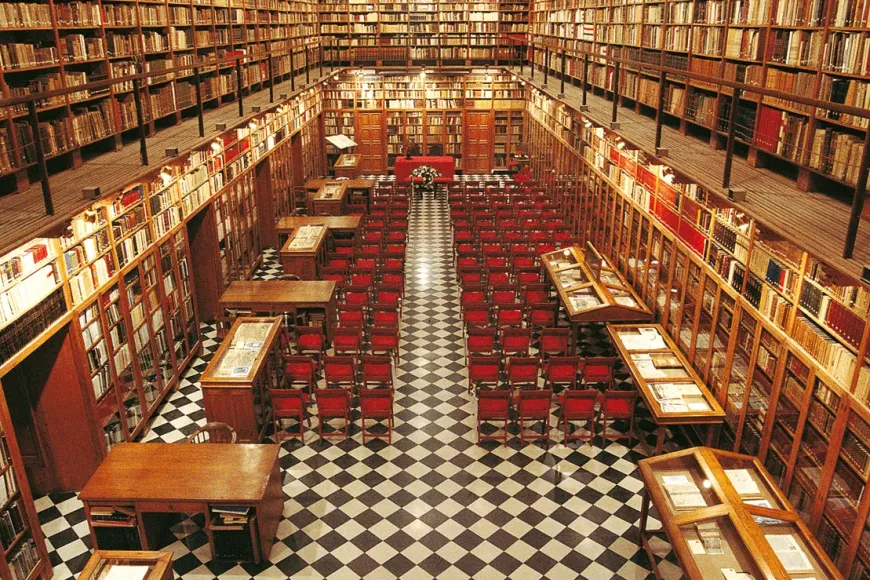 Biblioteca de Peralada Biblioteca de Peralada