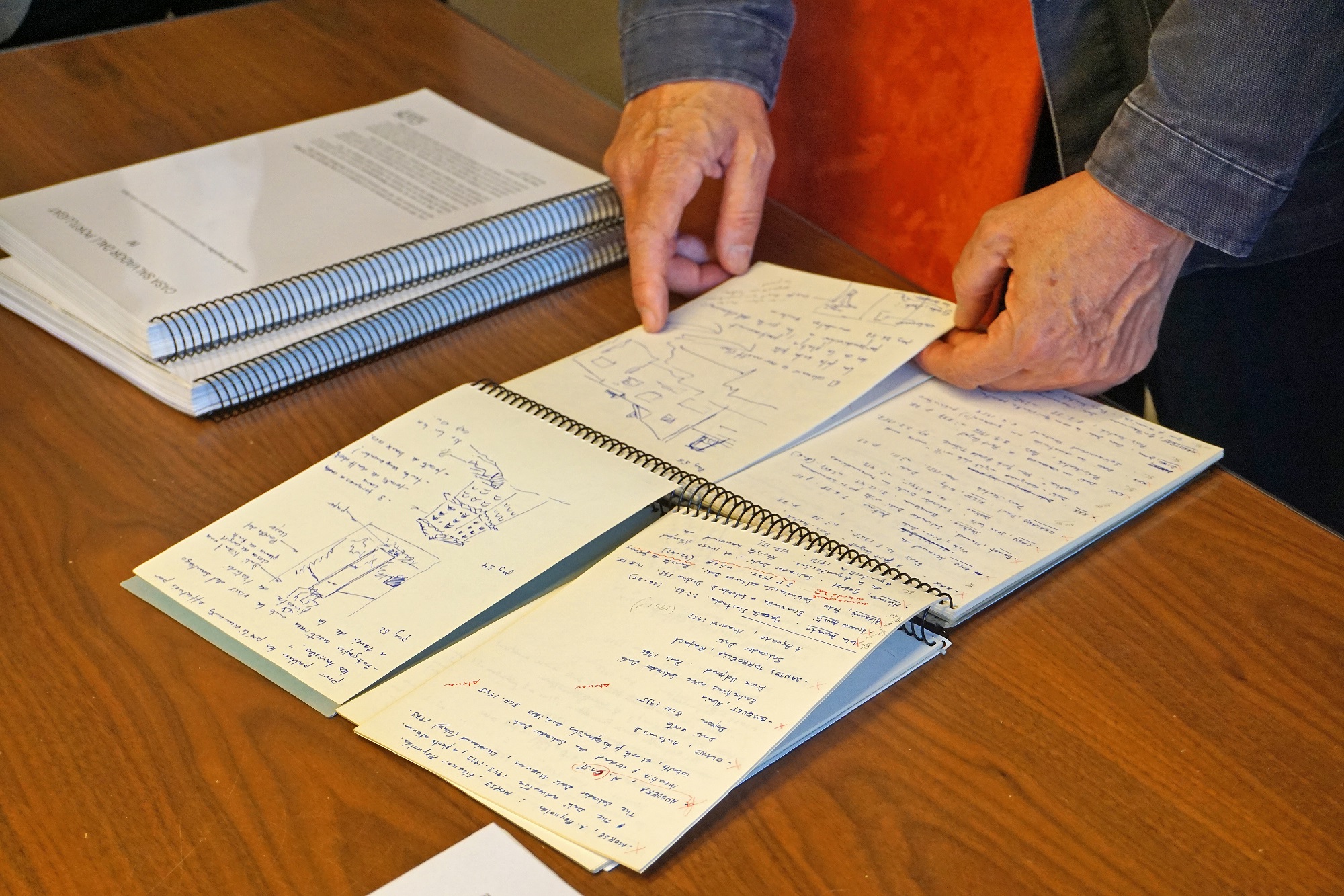 Dos dels blocs que l’arquitecte ha donat, amb les seves anotacions i esbossos