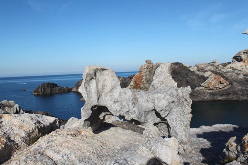 Dalí es va inspirar en el paisatge geològic del Cap de Creus Dalí es va inspirar en el paisatge geològic del Cap de Creus