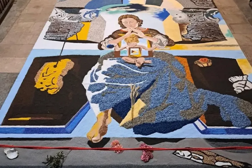 La Federació Catalana de Catifaires ha confeccionat una impressionant catifa que reprodueix amb fidelitat la icònica | © Amics de Sant Pere La Federació Catalana de Catifaires ha confeccionat una impressionant catifa que reprodueix amb fidelitat la icònica | © Amics de Sant Pere