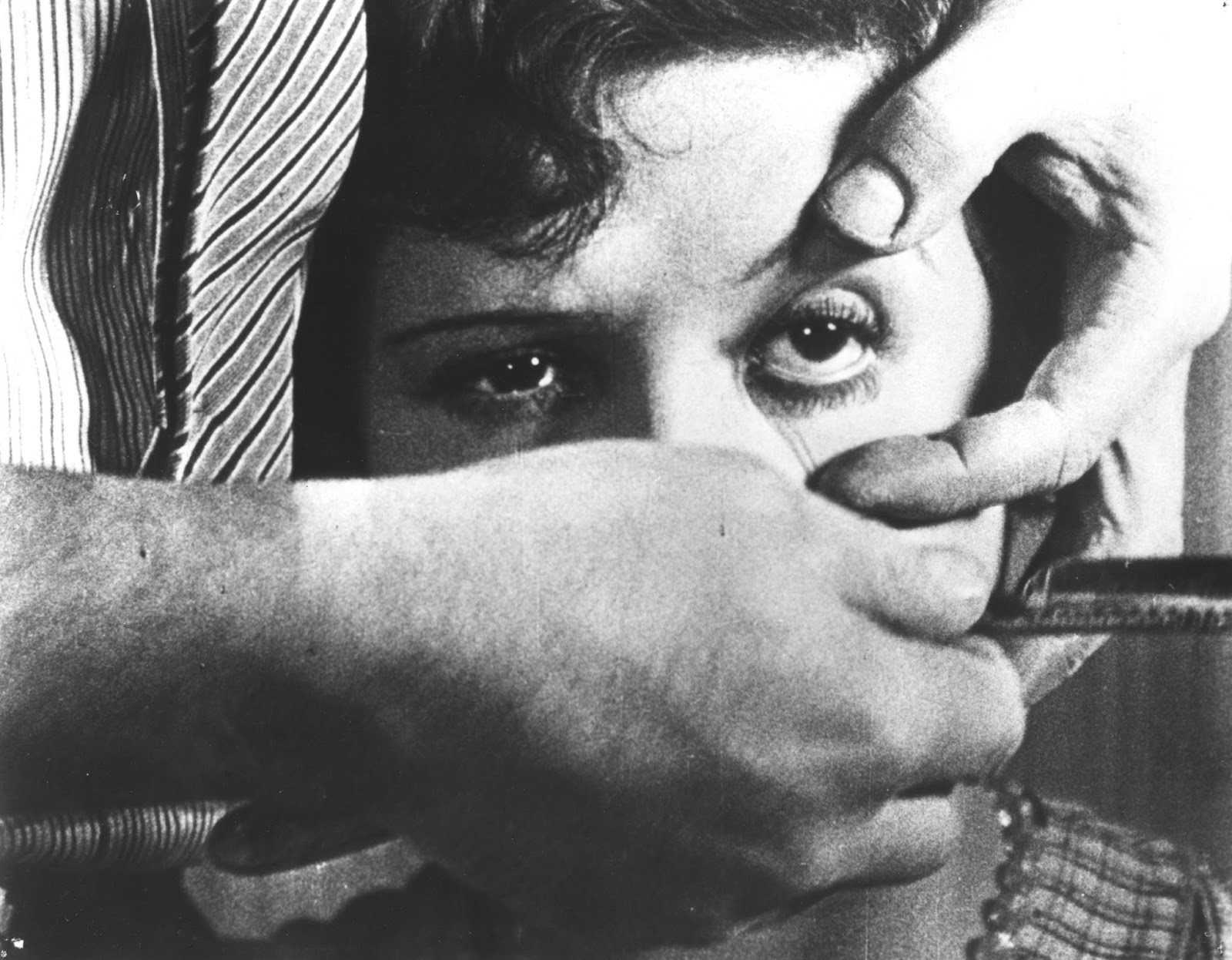 Fotograma d''Un chien andalou' de Luis Buñuel