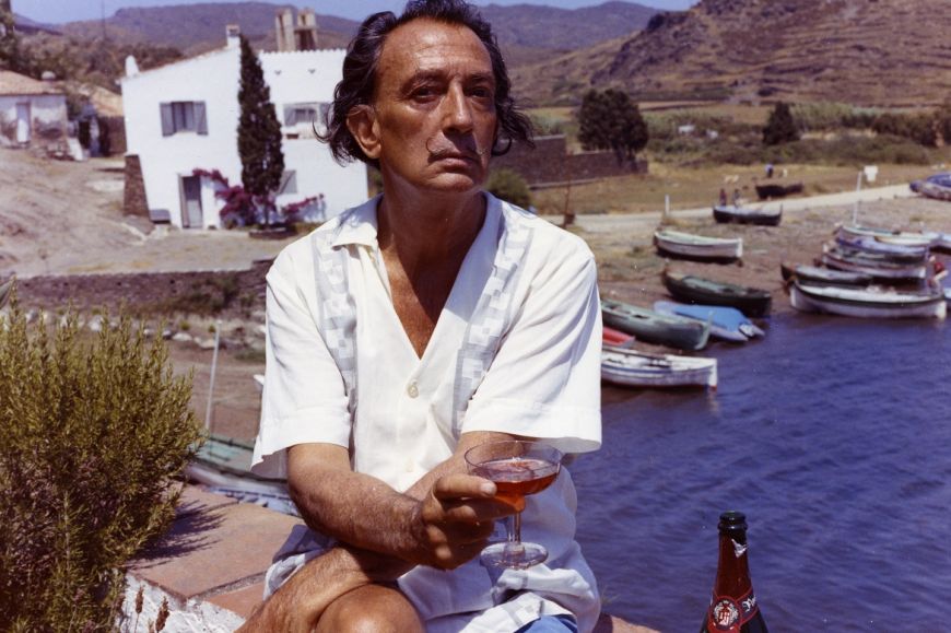 Salvador Dalí a Portlligat (1975) | © Melitó Casals “Meli”/ Fundació Gala-Salvador Dalí, Figueres, 2023 Drets d’imatge de Salvador Dalí reservats. Fundació Gala- Salvador Dalí, Figueres, 2023