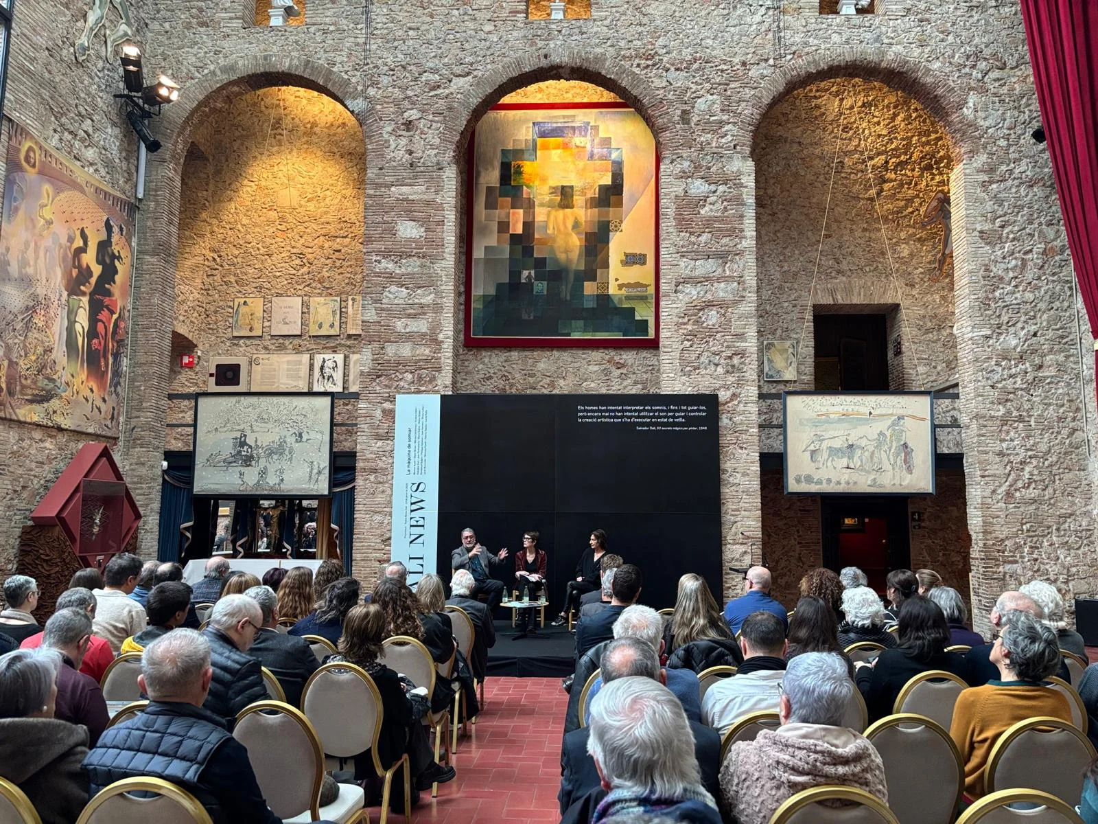 Montse Aguer, Victoria Cirlot i Joan Fontcuberta durant el diàleg de la presentació | © Tramuntana.TV