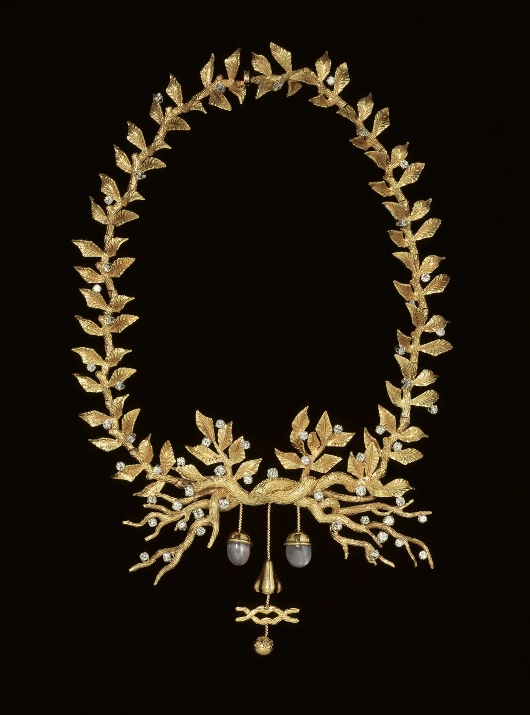 El collar de l'Arbre de la Vida. Realitzat en or, amb diamants talla brillant i dos safirs estrella en talla caboixó oval. 1949 | © Salvador Dalí, Fundació Gala-Salvador Dal, Figueres, 2026