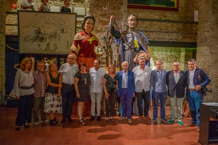 La Junta dels Amics dels Museus Dalí amb el president de la Fundació, Jordi Mercader, 2018 | © Arxiu dels Amics dels Museus Dalí La Junta dels Amics dels Museus Dalí amb el president de la Fundació, Jordi Mercader, 2018 | © Arxiu dels Amics dels Museus Dalí