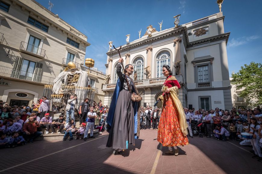 Gegants Gala i Dalí davant el Teatre - Museu de Figueres | © Jordi Meli Gegants Gala i Dalí davant el Teatre - Museu de Figueres | © Jordi Meli