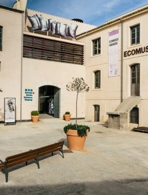 L’Ecomuseu-Farinera s’aixeca sobre l’antic molí del mig | © Jordi Cassú L’Ecomuseu-Farinera s’aixeca sobre l’antic molí del mig | © Jordi Cassú