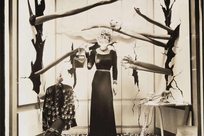 Ella era una mujer surrealista - Ella era como una figura de un sueño | © Salvador Dalí, Fundació Gala-Salvador Dalí, VEGAP, Figueres, 2021. Worsinger Photo / Museum of the City of New York. 37.67.8 Ella era una mujer surrealista - Ella era como una figura de un sueño | © Salvador Dalí, Fundació Gala-Salvador Dalí, VEGAP, Figueres, 2021. Worsinger Photo / Museum of the City of New York. 37.67.8