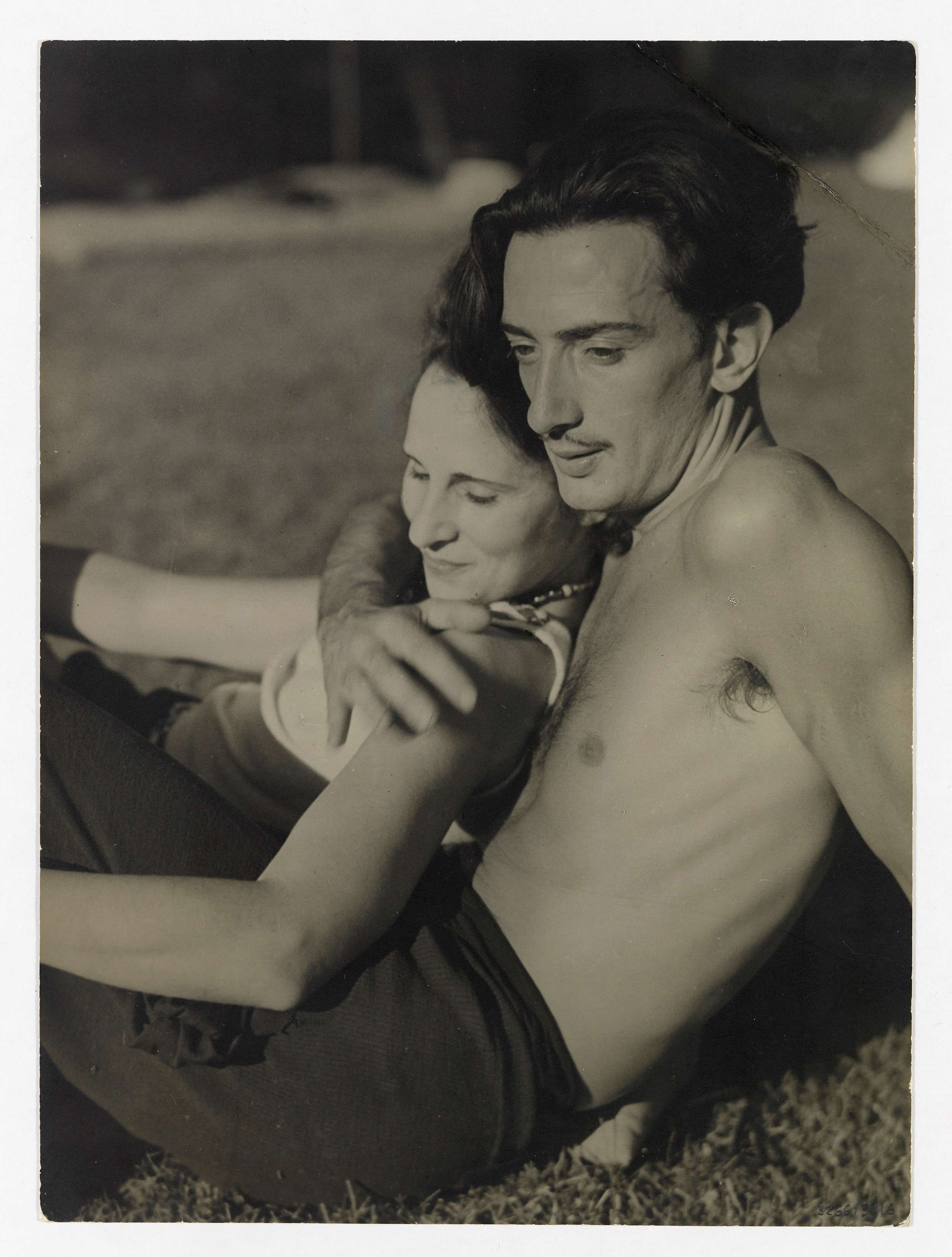 Gala i Salvador Dalí, circa 1933. | © Drets d'imatge de Gala i Dalí reservats Fundació Gala-Salvador Dalí, Figueres 2020