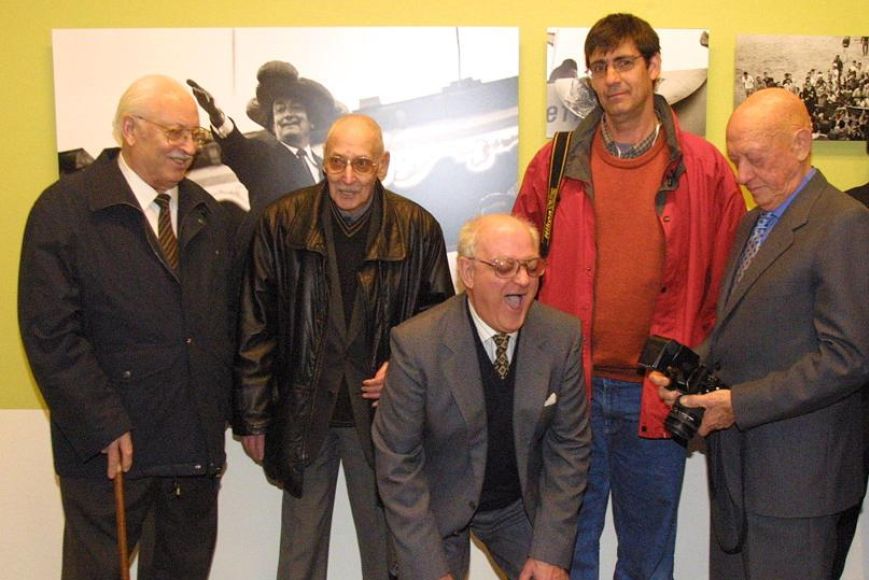 Francesc Simon, Esteve Ayats, Joan Moncanut, Robin Townsend i Joan Vehí, a la presentació de l'exposició de 2004 Francesc Simon, Esteve Ayats, Joan Moncanut, Robin Townsend i Joan Vehí, a la presentació de l'exposició de 2004