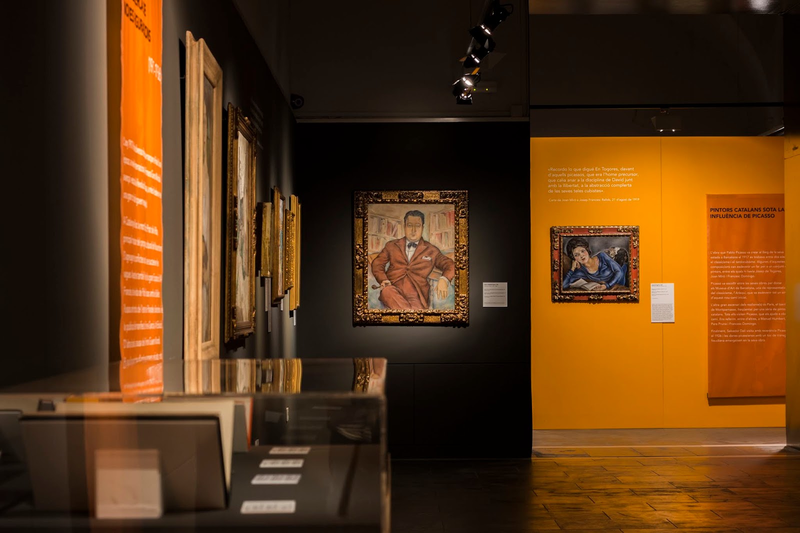 Fragment de l'exposició Realisme(s) a Catalunya. Del Picasso clàssic al Dalí surrealista al Museu de la Garrotxa.