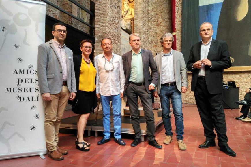 D'esquerra a dreta: Jordi Canet, Mercè Cuartiella, Carles Fages, Josep Playà, Jenar Fèlix i Carles Ayats, uns moments abans d'iniciar la presentació. Foto Judit Casademont D'esquerra a dreta: Jordi Canet, Mercè Cuartiella, Carles Fages, Josep Playà, Jenar Fèlix i Carles Ayats, uns moments abans d'iniciar la presentació. Foto Judit Casademont