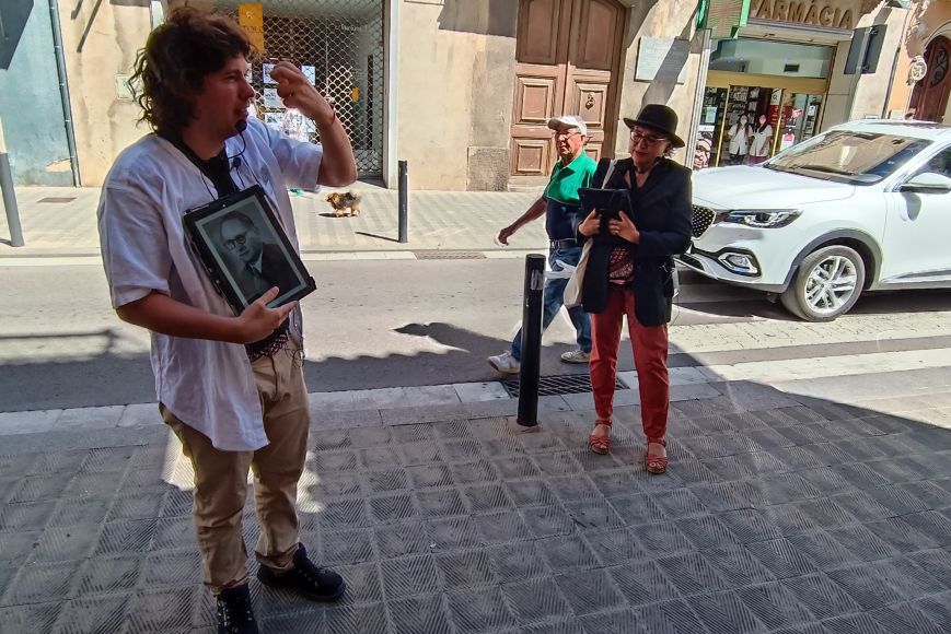 «Dalí a la ciutat dels Genis» es basa en la ruta estrenada per el 28 de maig de 2022 per Max Pérez amb Amics dels Museus Dalí «Dalí a la ciutat dels Genis» es basa en la ruta estrenada per el 28 de maig de 2022 per Max Pérez amb Amics dels Museus Dalí