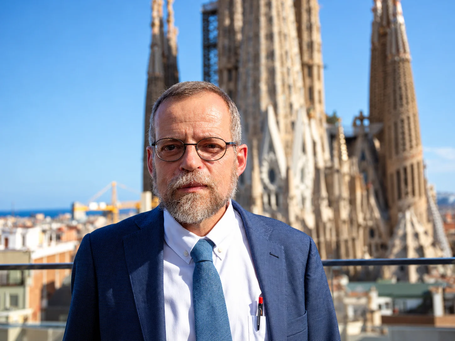 Jordi Faulí davant la Sagrada Família