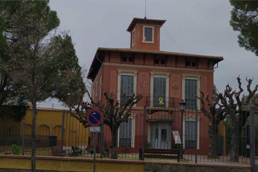 Exterior de la Torre de les Hores | © Fundació Francesc Pujols