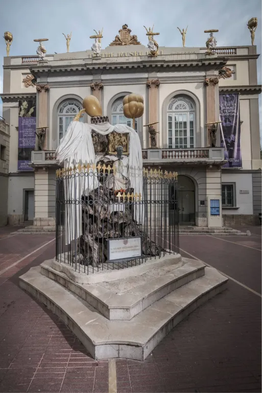 Monument a Francesc Pujols situat davant del Teatre-Museu Dalí, 2025 | © JordiMeli Monument a Francesc Pujols situat davant del Teatre-Museu Dalí, 2025 | © JordiMeli