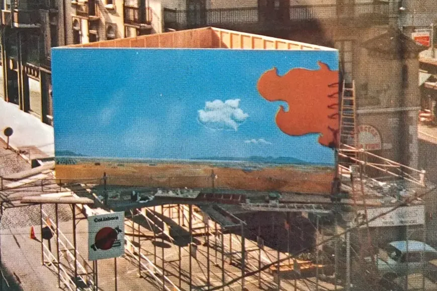 El mural instal·lat al carrer Caamaño de Figueres, davant la segona casa familiar dels Dalí El mural instal·lat al carrer Caamaño de Figueres, davant la segona casa familiar dels Dalí