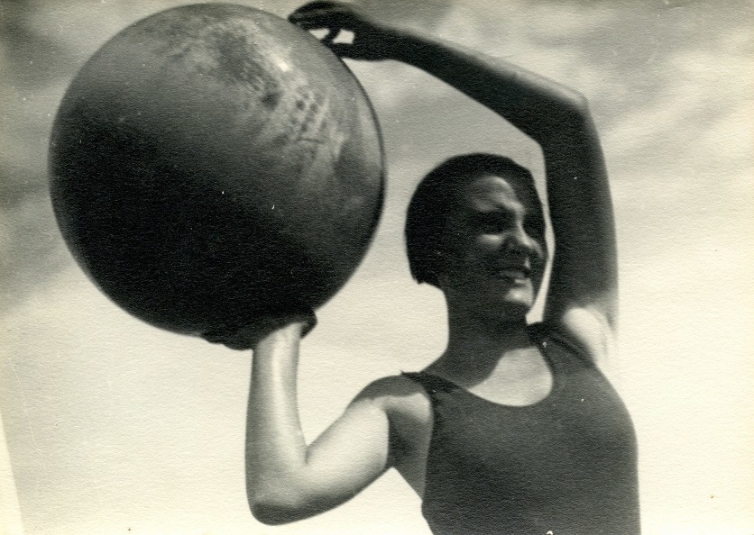 Sense títol (Maria Teresa com a jugadora de pilota), una imatge captada per Mey Rahola l'any 1935 | © Hereus de Mey Rahola