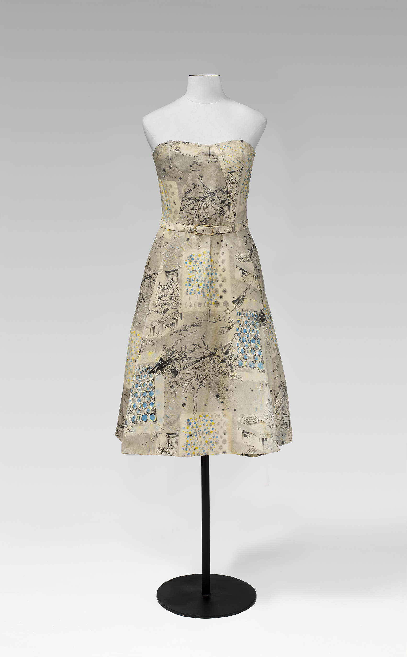 Jean Dessès (Paris). Conjunt de còctel amb estampat de Dalí a partir d’una litografia de la sèrie Pages choisies de Don Quichotte de la Manche (1957), c. 1959. | © Fundació Gala - Salvador Dalí