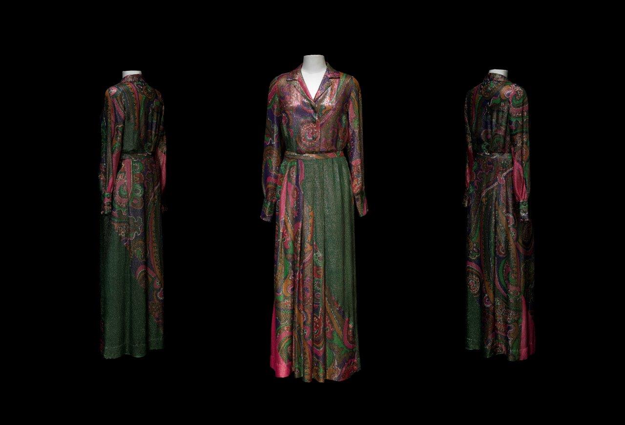 Conjunt que va pertànyer a Gala format per una brusa i una faldilla llarga de lamé amb estampat de caixmir. Christian Dior – Boutique, c. 1971 | © Fundació Gala - Salvador Dalí