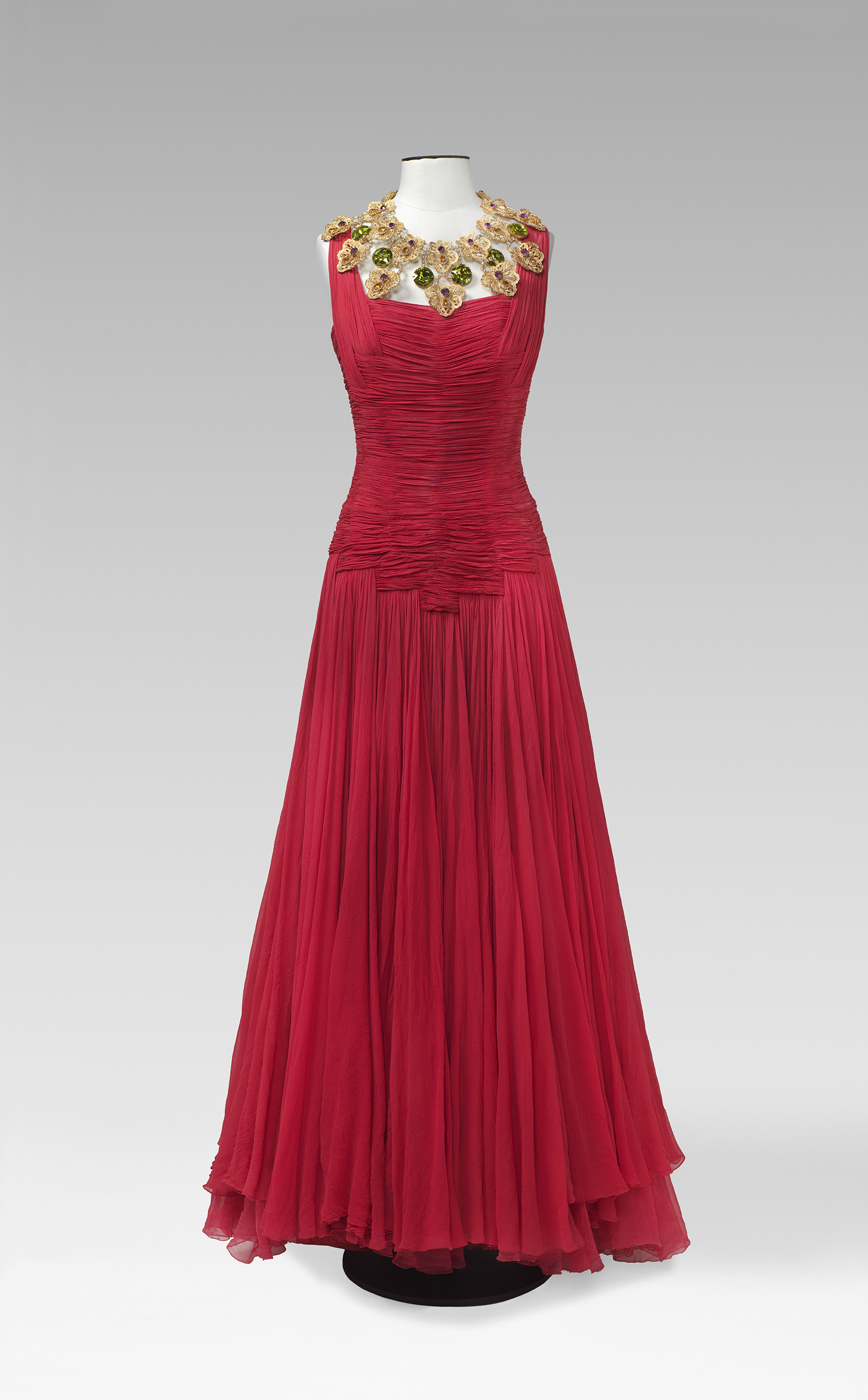 Jean Dessès (Paris). Vestit de festa, c. 1956. Collaret, s. XX | © Drets d'imatge de Salvador Dalí, Fundació Gala-Salvador Dalí, Figueres, 2024