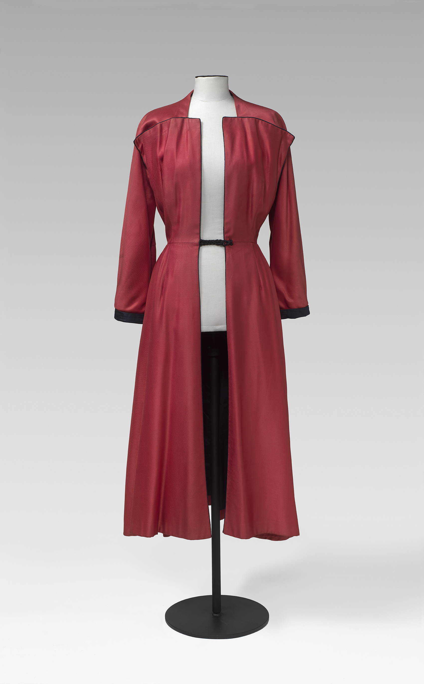 Christian Dior (París). Abric Saint-Ouen, primavera-estiu 1949, línia Trompe-l’œil | © Fundació Gala - Salvador Dalí