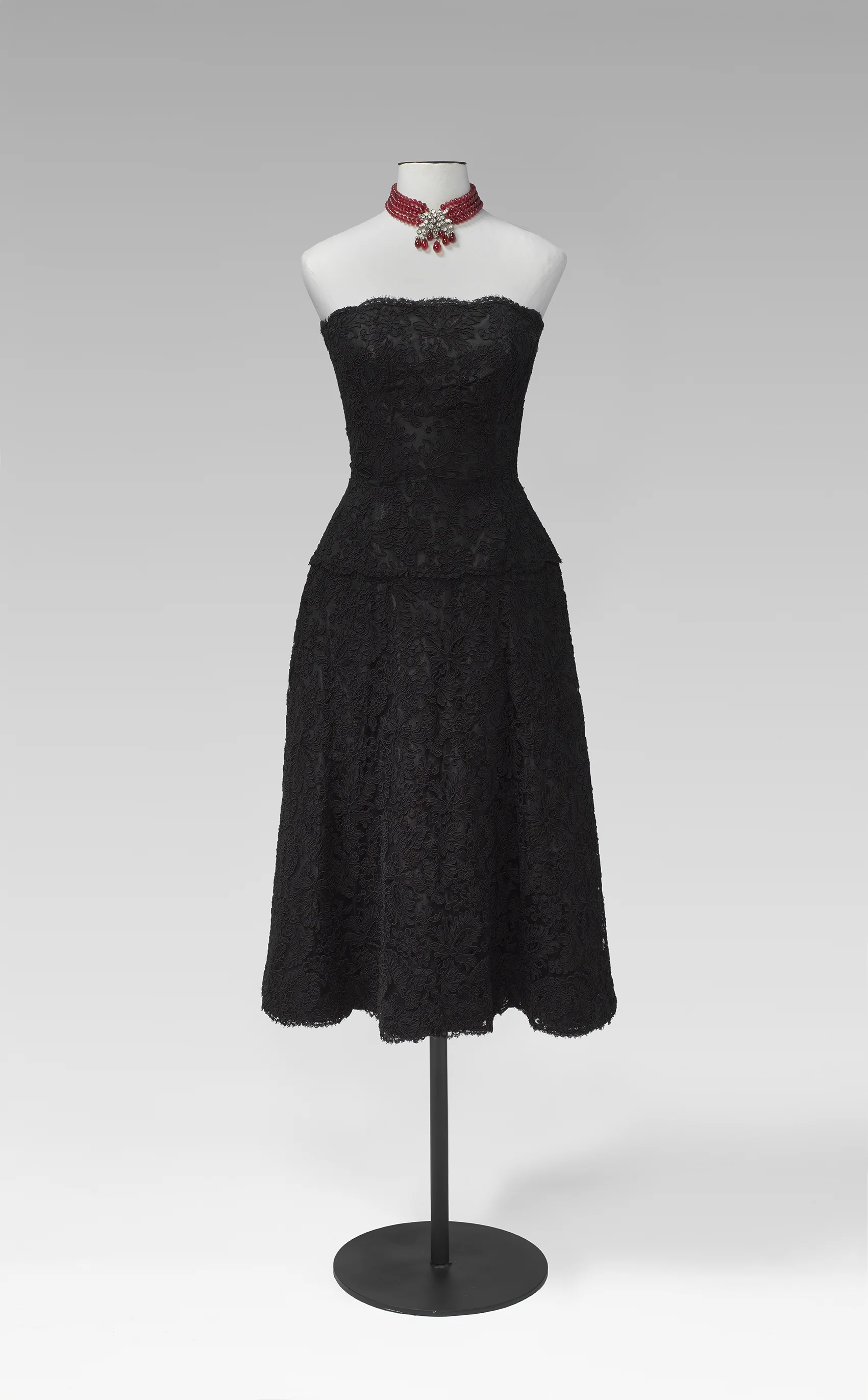 El Dique Flotante (Barcelona) Vestit de còctel, c. 1958. Collaret, s. XX