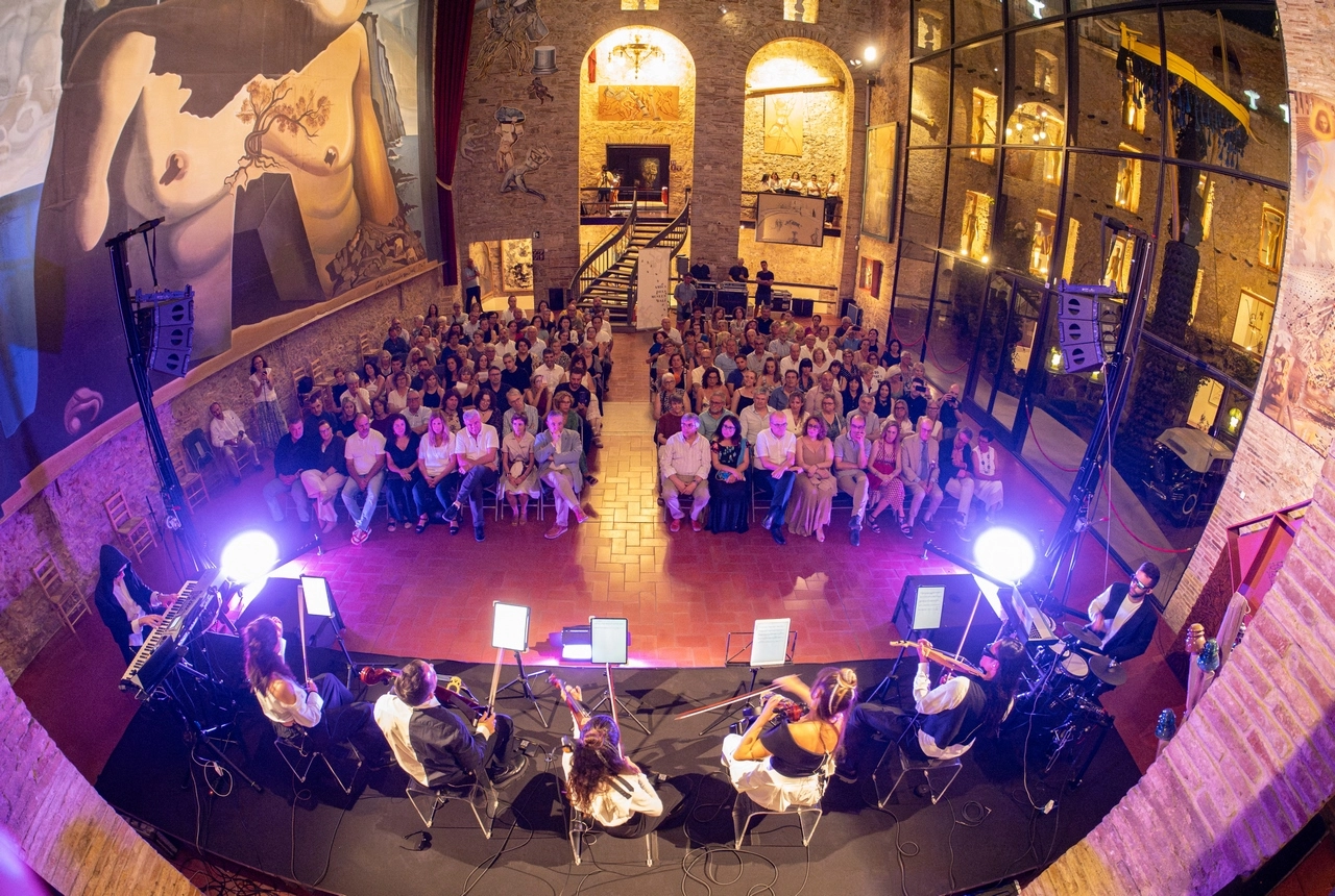 La Nit dels Amics dels Museus Dalí va omplir la cúpula del Teatre - Museu  | © Jordi Oliveres